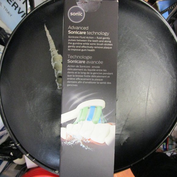 PHILIPS SONICARE 4100 POWER TOOTHBRUSH - Picture 2 of 5